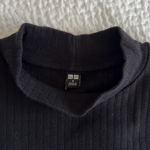 Uniqlo top - Picture 4 of 4